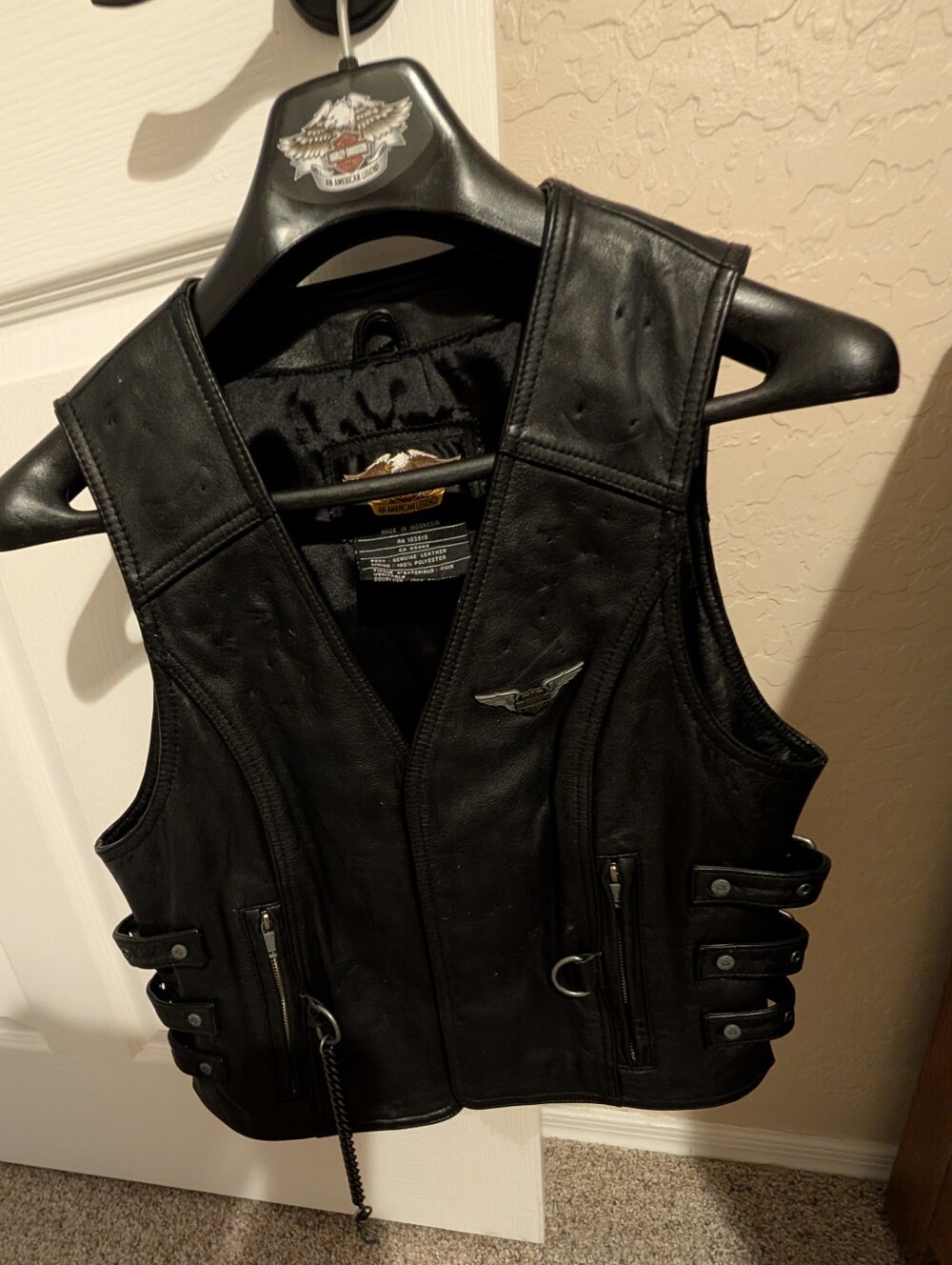 Authentic Vintage Harley Davidson® Black Leather Vest with Emb. HD Logo Back - Picture 4 of 15